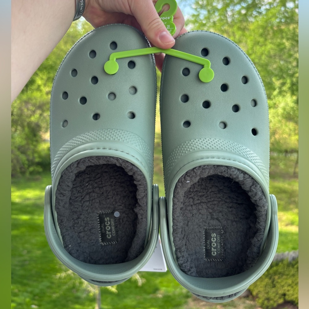Crocs Classic Lined Clogs in Sage Green, unisex, US m7/w9